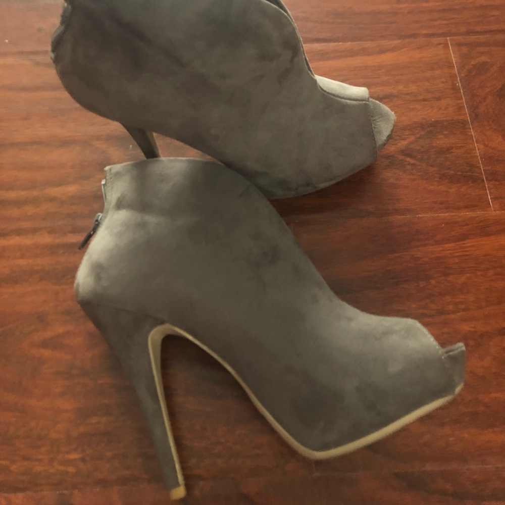 Material Girl Women's Heath Platform Ankle Booties